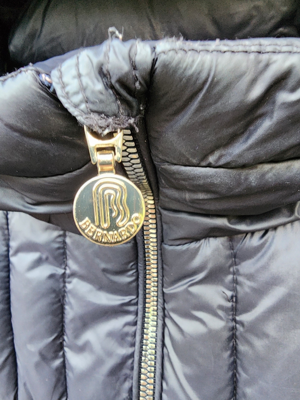 Bernardo Quilted Hooded Puffer Black Jacket - Picture 4 of 8